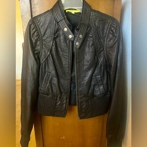 Gianni Bini Women’s Cropped leather jacket Size M. Excellent condition-like new.